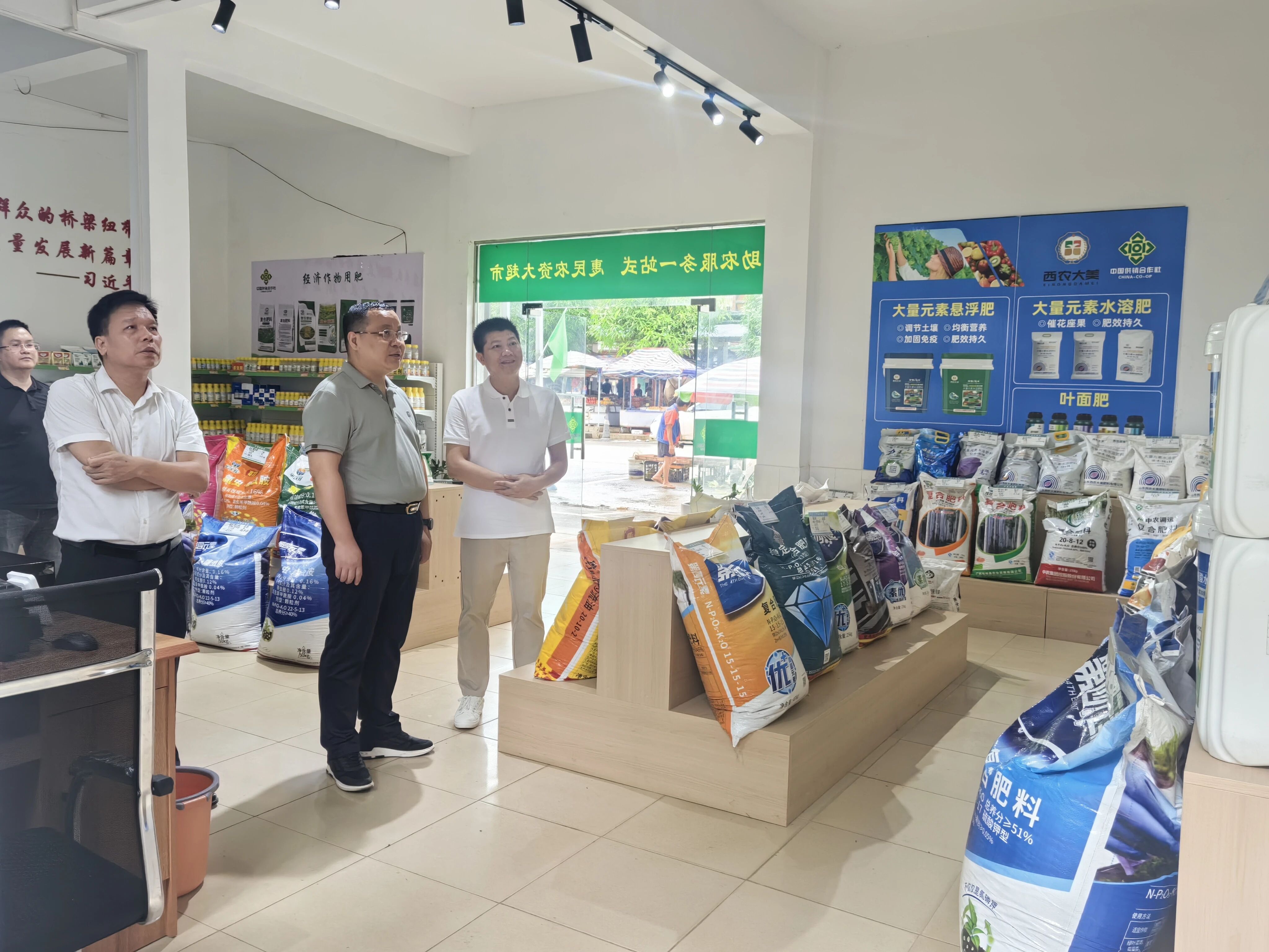 史朝阳到宁明亭亮现代农事综合服务中心开展安全生产检查指导工作——守牢安全底线做优甘蔗专用农资服务夯实“糖都”稳产根基
