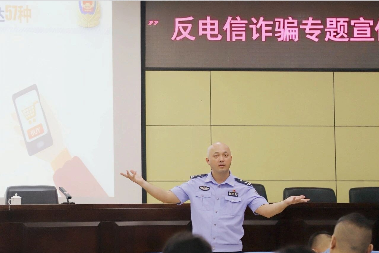 崇左市公安局城南派出所所长佘泽平